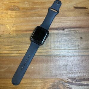 Apple Watch SE 44mm – Works – Cracked Screen